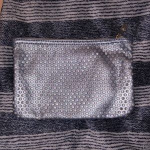 💕 $6 if bundled with 3 or more items
Like New Ipsy Makeup Bag